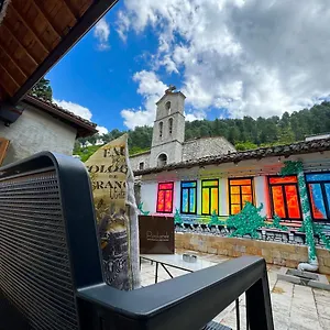 Hostel Helin's By Backpackers, Berat